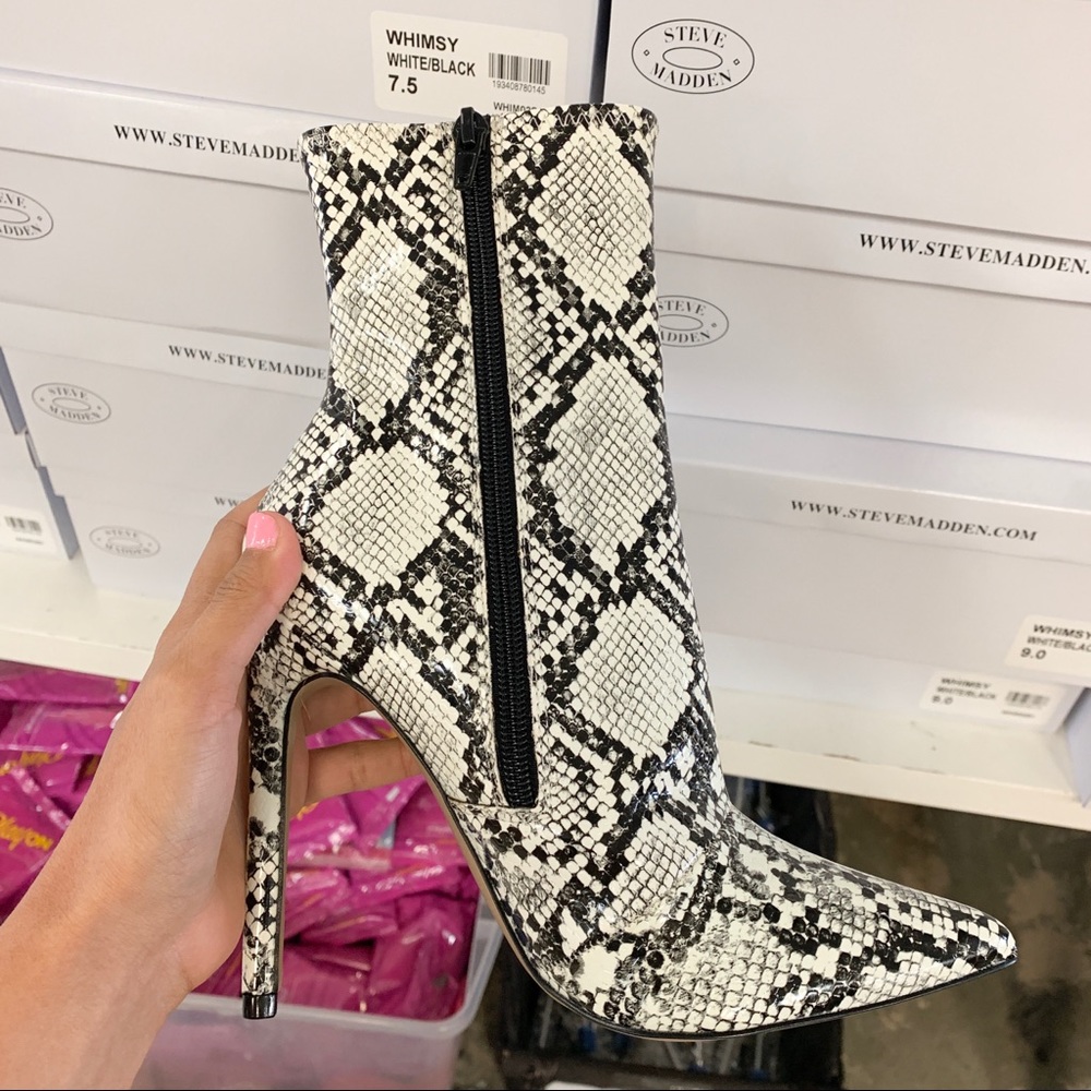 STEVE MADDEN Whimsy White black Snake Print Bootie - Picture 2 of 8